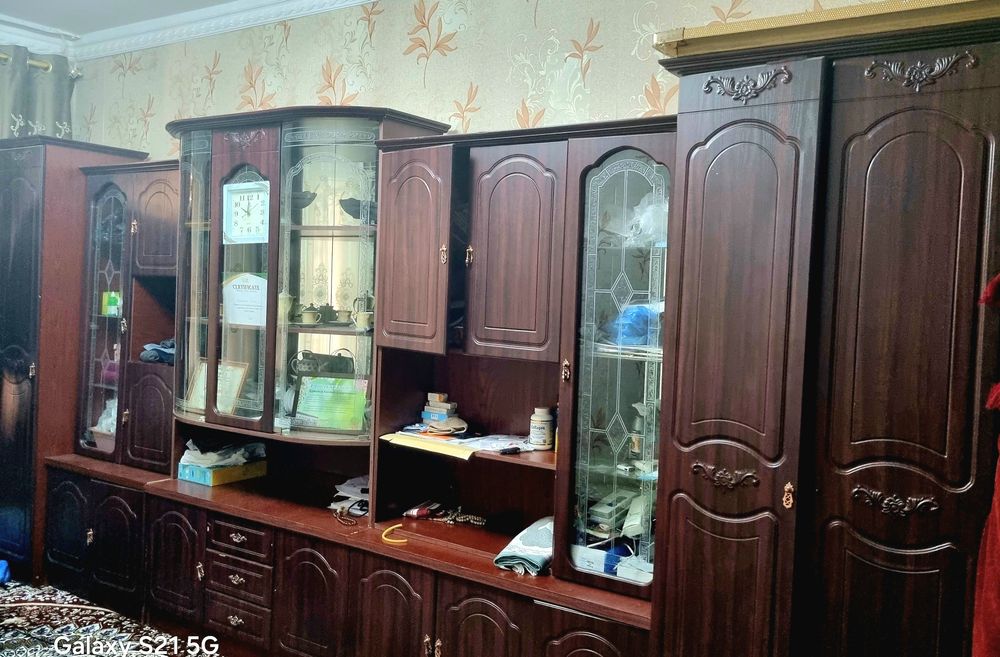 Гостиная мебель  сотилади.