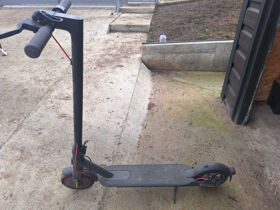 Vând trotinetă electrică.
