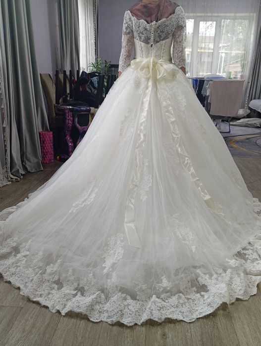 Продам свадебное с доставкой.