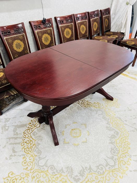 Стол и стулья гостинные