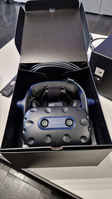 Очила за виртуална реалност HTC VIVE PRO 2