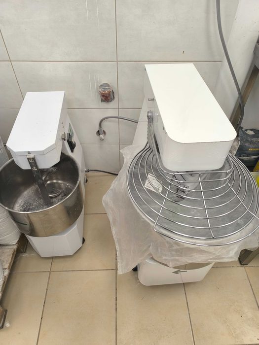Продавам работеща пекарна Горна баня