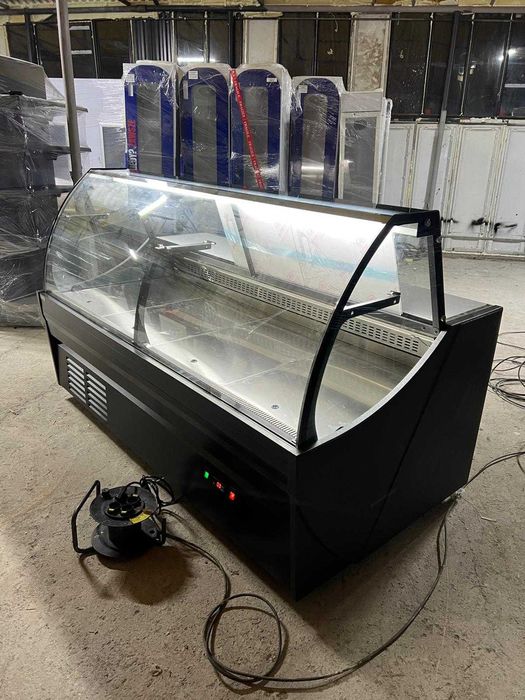 Vitrină frigorifică mezeluri 200 cm  2–8°C geam semirotund LED