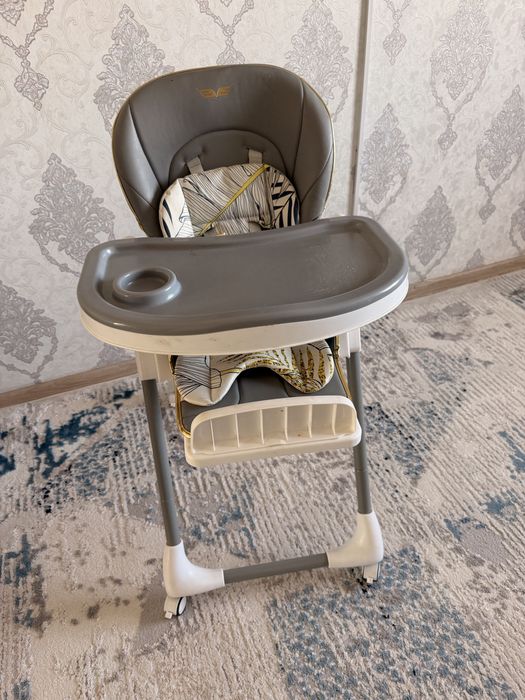 Детский стол для кормление