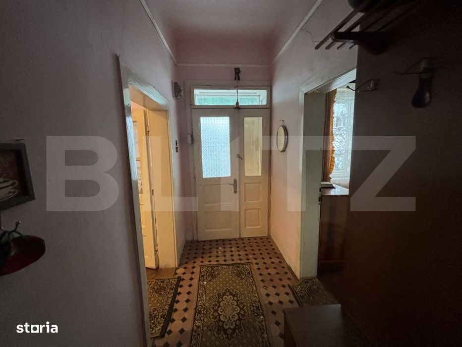 Casa de vanzare, cu 2 camere.