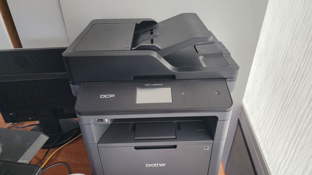 Компютри с монитори и мултифункционално устройство