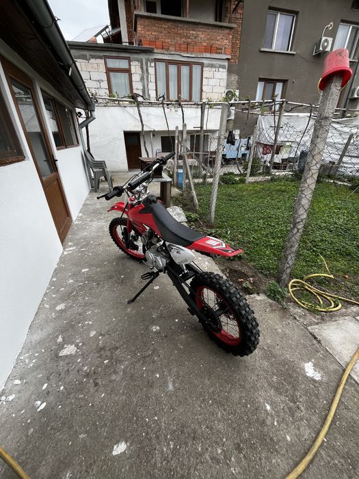Продавам мотор 125cc пълен крос джанти 16ки за дете от 10 до 11 години