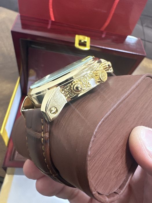 Продаю новые часы