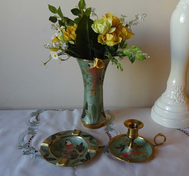 Винтидж комплект от ръчно рисувани масивни месингови съдове от Индия.