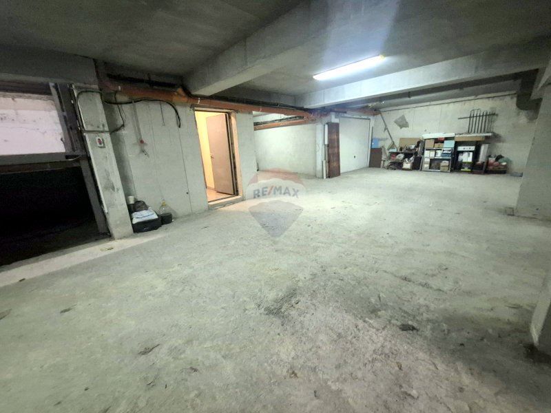 Продава се Гараж / Паркомясто в Варна, Зимно кино Тракия - 19 кв.м за 940 €/кв.м - Снимка #2