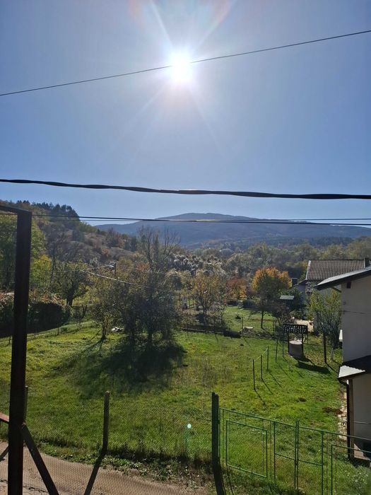 Продава се парцел с къща в с. Горна Диканя