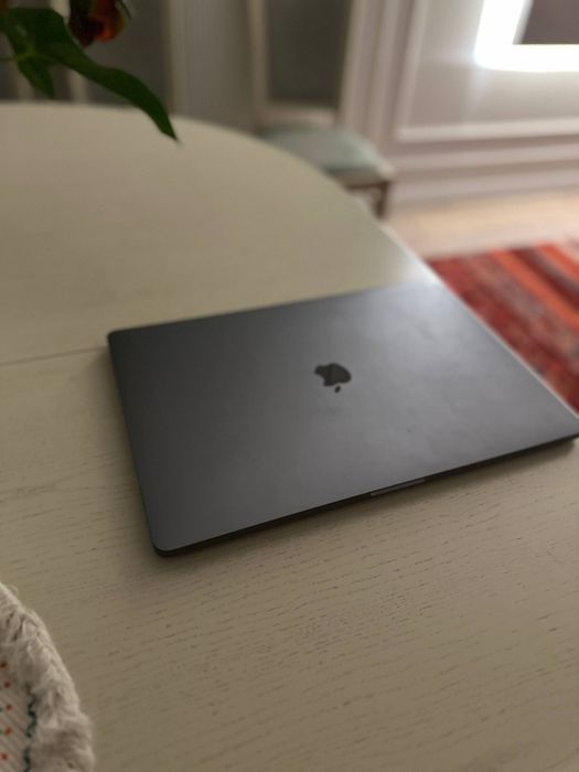 MacBook Pro 16-inch 1TB/32GB RAM, TouchBar