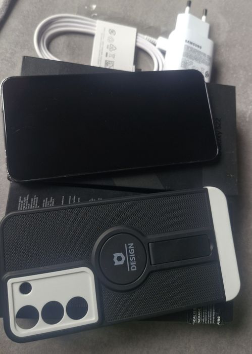 Samsung S22  cu 8Gb RAM și 128Gb memory
