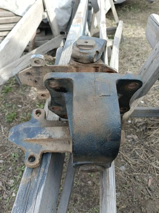 Крепление рессор