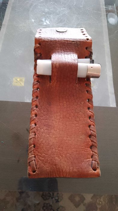 Калъф,естествена кожа.Става за носене на колан.