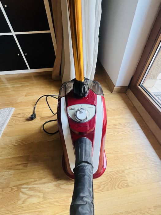 Aparat de calcat vertical cu aburi