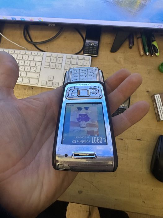 Nokia e65 cu butoane mici argintii