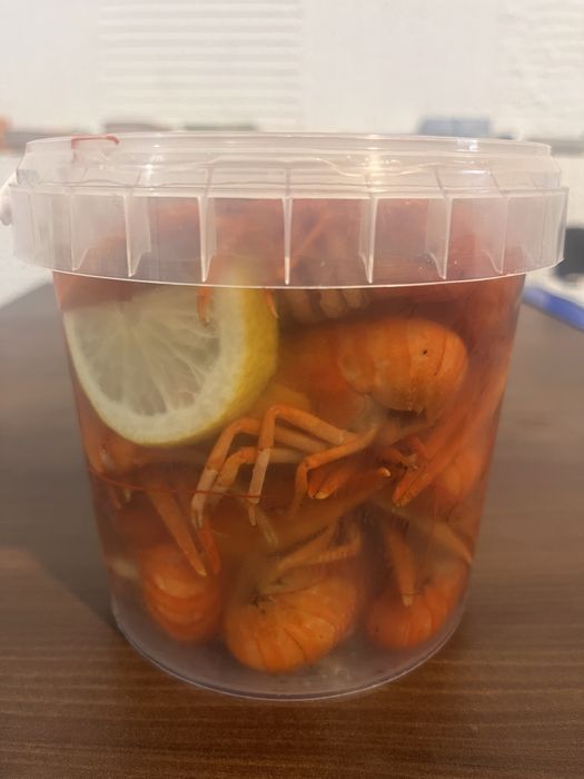 Раки живые вареные свежие