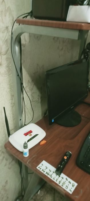 Продам компьютерный стол