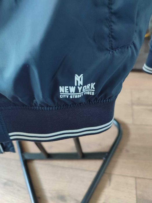 Geaca H&M, stare f buna, 9/10 ani, 140 cm