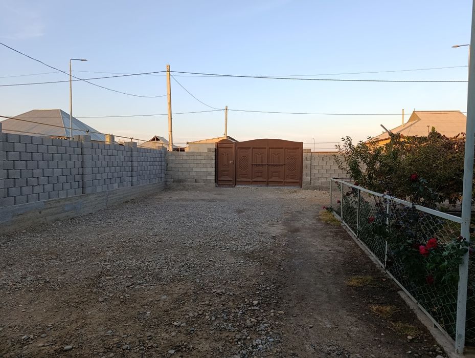 Үй сатылады. Дом продается.