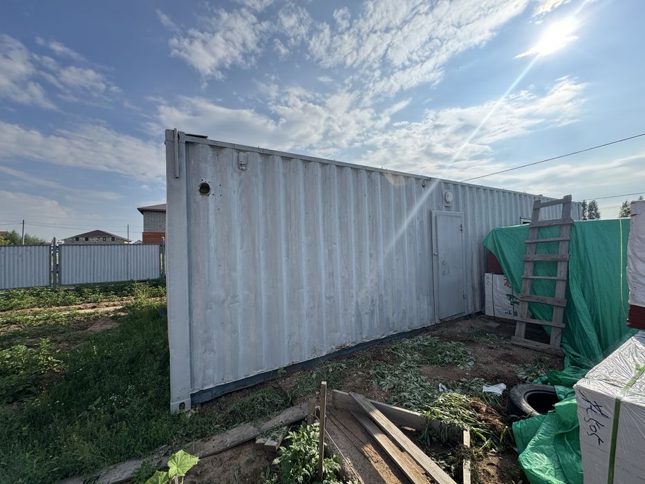 Продам утеплённый жилой контейнер 40 тонник.