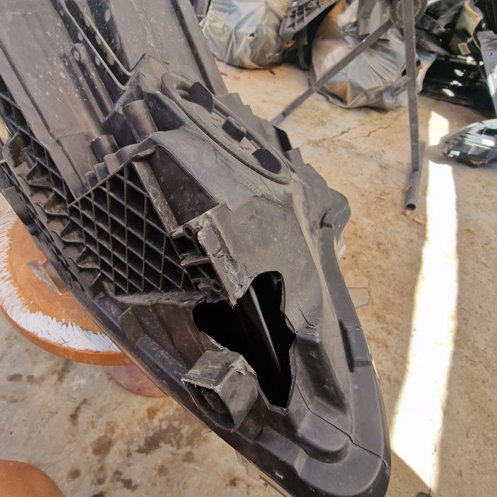 Mercedes Benz W447  2018 ляв фар