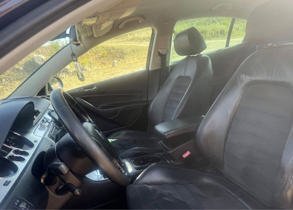 Volkswagen Passat 2.0 FSI Negru Berlină Benzină-GPL Xenon Navigație