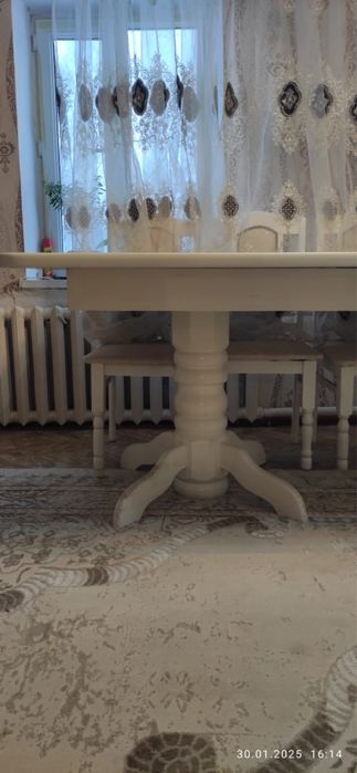 Продам стол и стулья