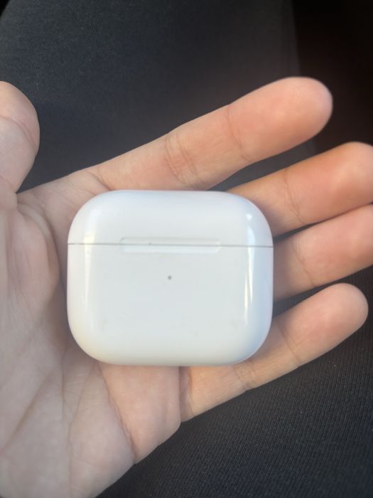 Vand airpods originale in stare buna