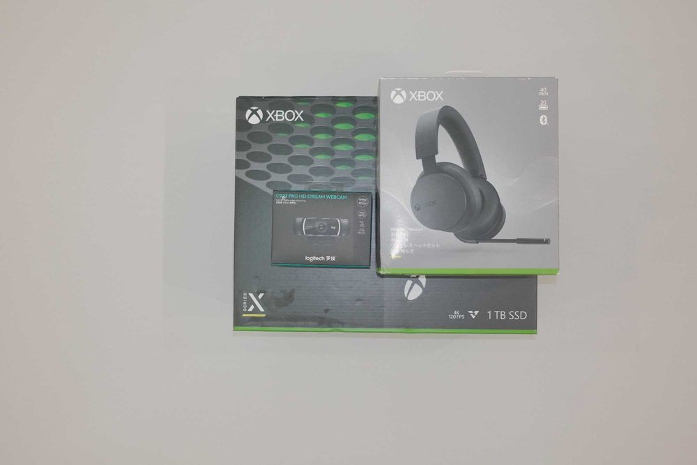 Xbox Series X 1tb + Xbox наушники + стримерская вебка