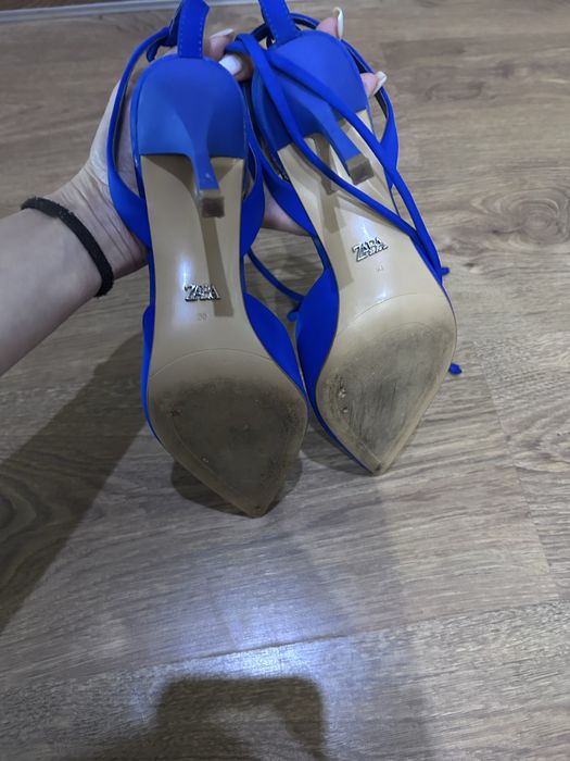 Zara сини обувки на ток