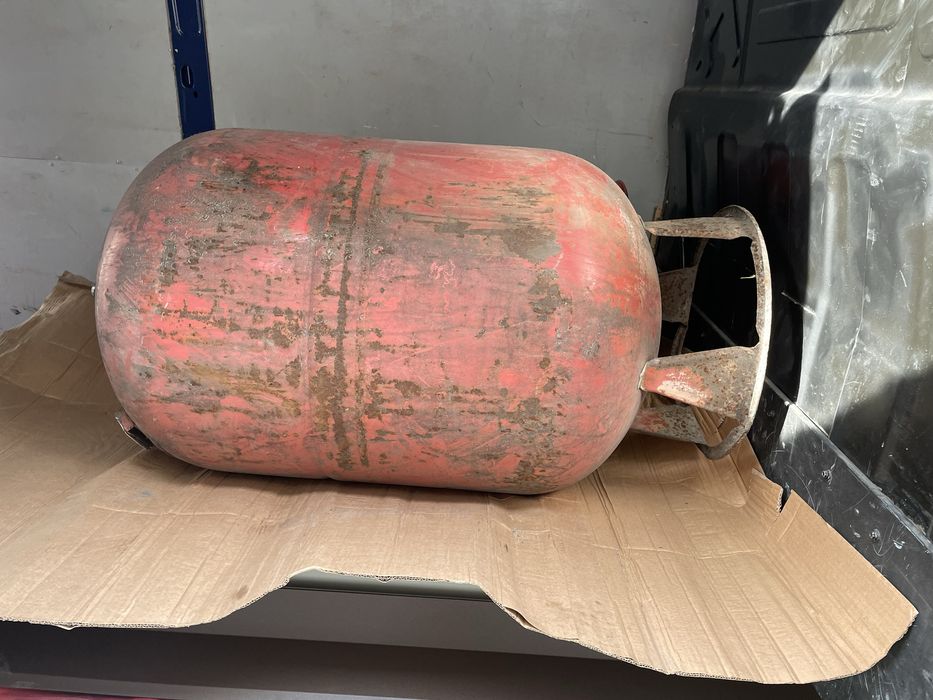 Vand vas de expansiune la super pret 300 litri