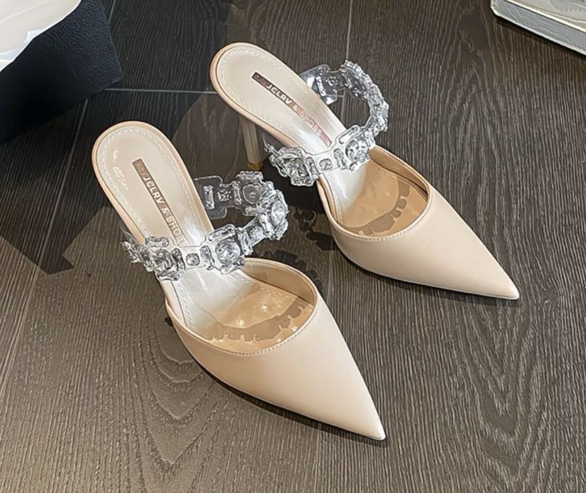 Продам новые босоножки