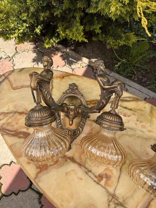 Doua aplice deosebite din bronz masiv cu abajur din sticla