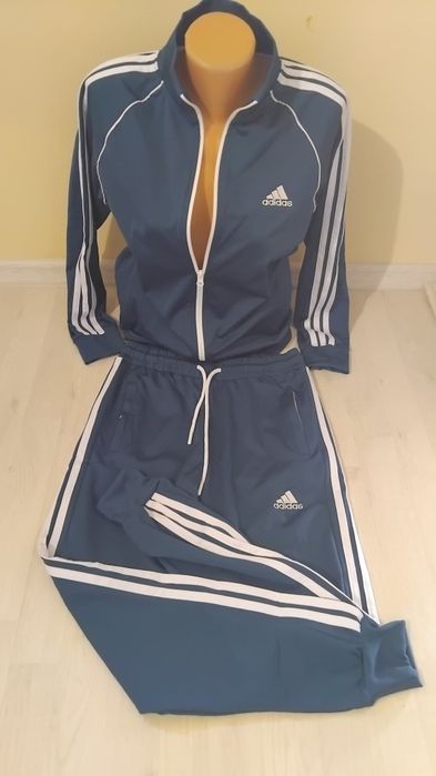 Trening  Adidas pentru femei.