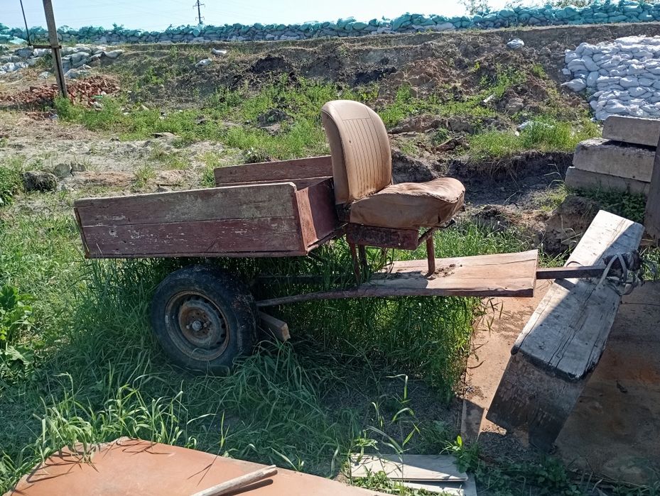 Продам мотоблок, прицеп,лопата.