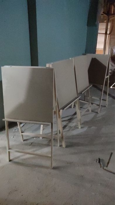 Продам мольберт деревянный