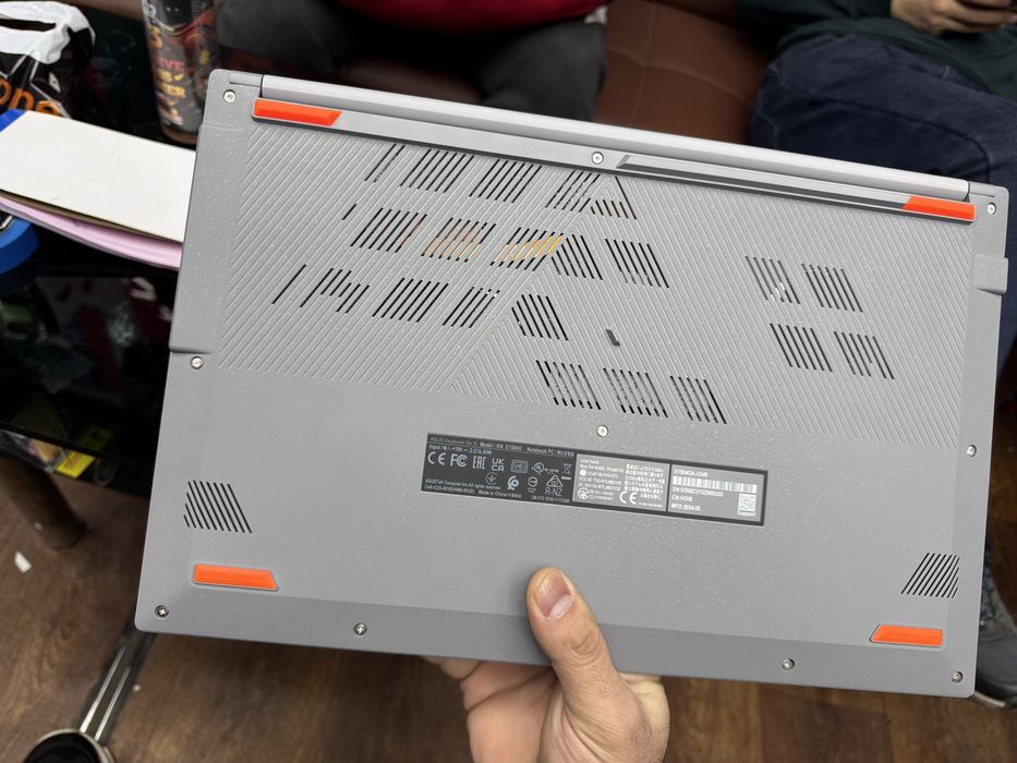 Asus Vivobook sotiladi holati ideal ful komplekt karobka dakument bor.