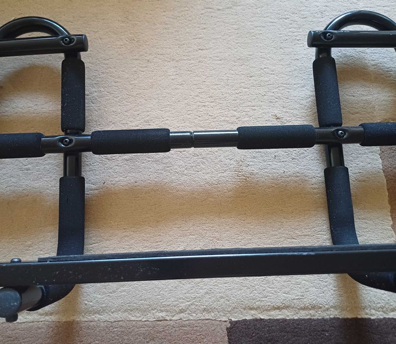 Щанга за издърпване VirtuFit, различни позиции за захват