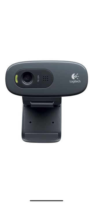 Продава се компютър с един монитор и периферия