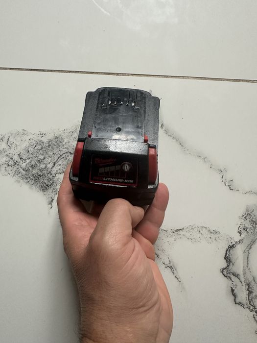 Vand baterie milwakee M18 4 amp