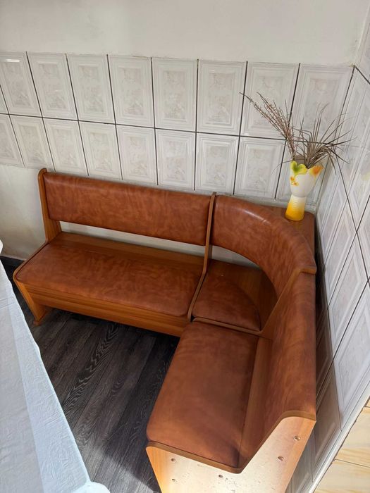 Mobila din lemn de nuc