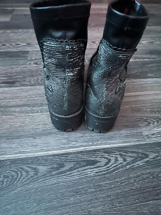 Дамски боти на Дарис