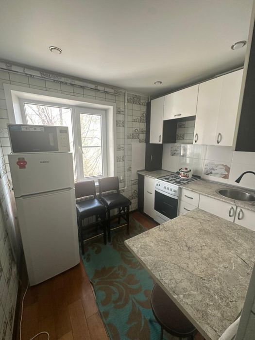 Сдам 2х комн кв на 8мкр.