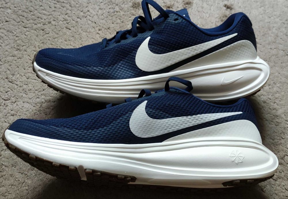 Nike Revolution 8