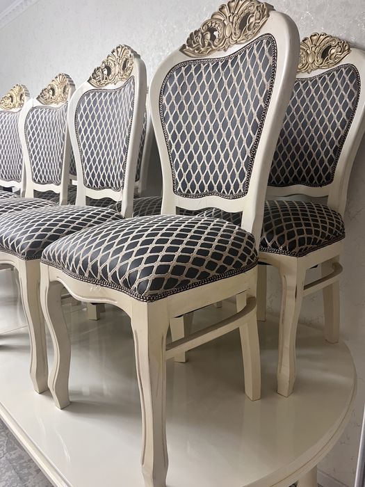 Стол со стульями