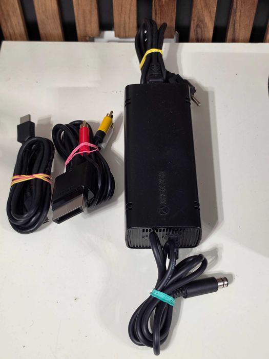 Xbox 360 E 250GB complet