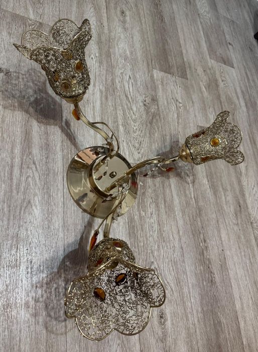 Продам люстру. Помогу с установной сразу