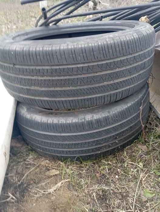 Продавам две гуми